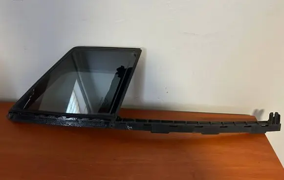 Renault Captur Front door window glass four-door 
