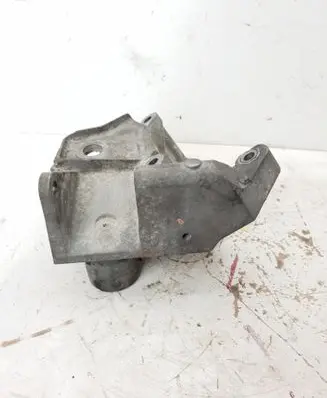 Volvo XC70 Engine mounting bracket 6G926P096