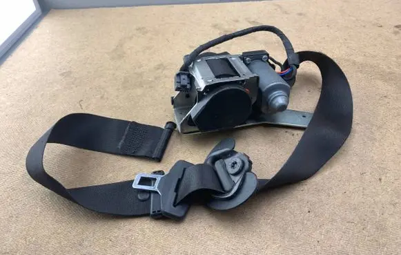 BMW 7 E65 E66 Front seatbelt 6153647