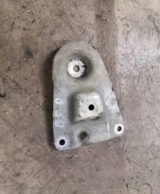 Volkswagen PASSAT B5.5 Engine mounting bracket 3D0399542B