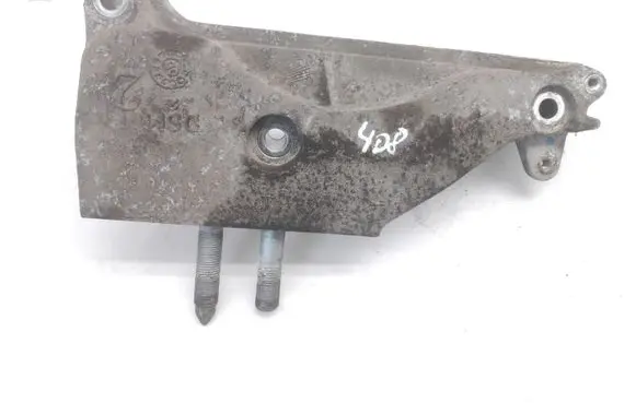 Hyundai Grandeur Engine mounting bracket