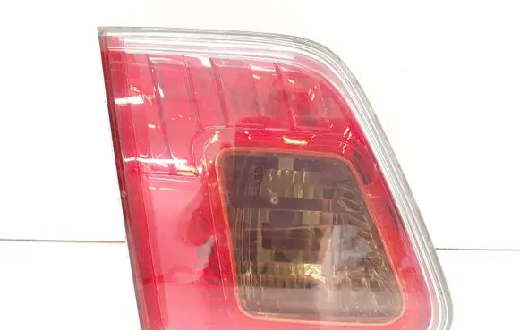 Toyota Avensis T270 Tailgate rear/tail lights E208049
