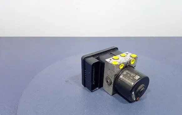 Volkswagen Golf V ABS Pump 