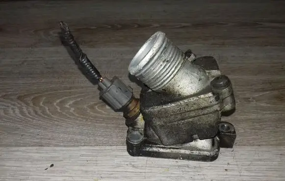 Thermostat/thermostat housing