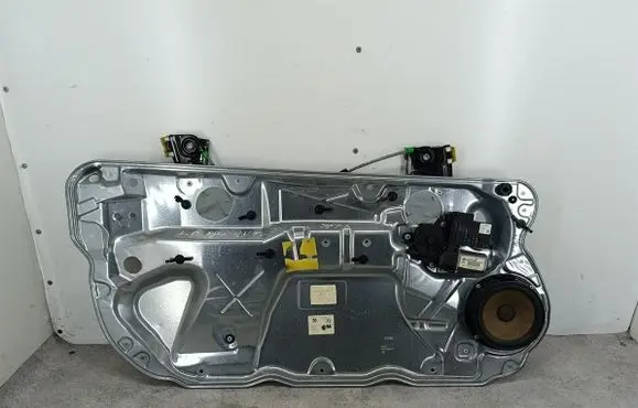 Volkswagen Polo IV 9N3 Front door window regulator with motor 6Q08377516Y2959802