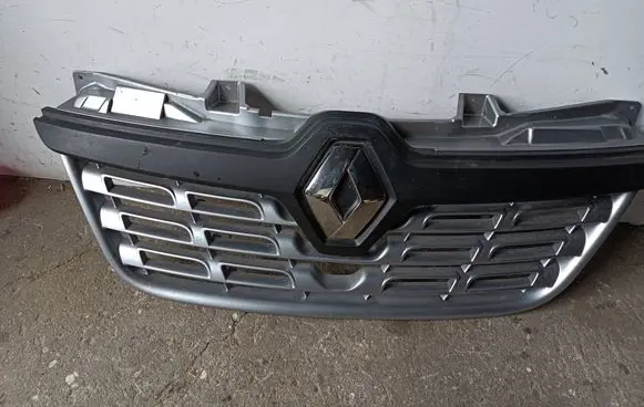 Renault Master III Front bumper upper radiator grill 