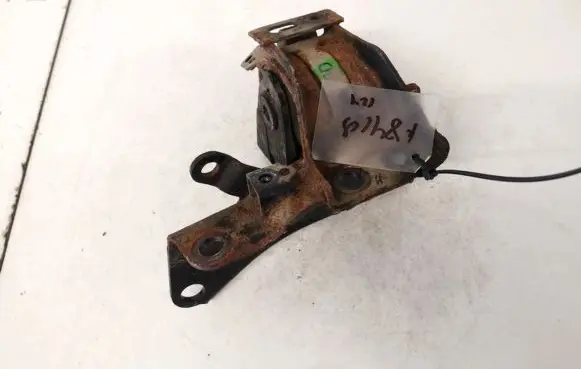 Toyota Avensis T250 Engine mount bracket