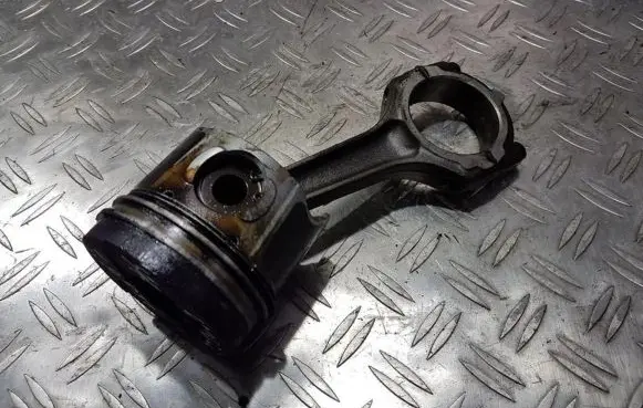 Volvo S40, V40 Piston with connecting rod