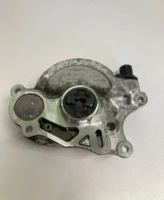 Volkswagen Golf VI Vacuum pump 03L145207