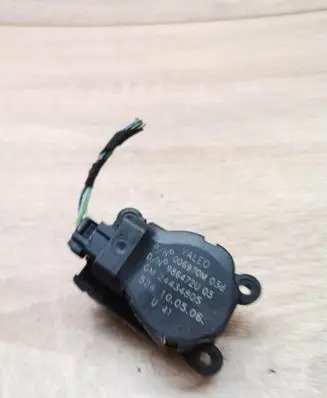 Opel Vectra C Air flap motor/actuator 24434805
