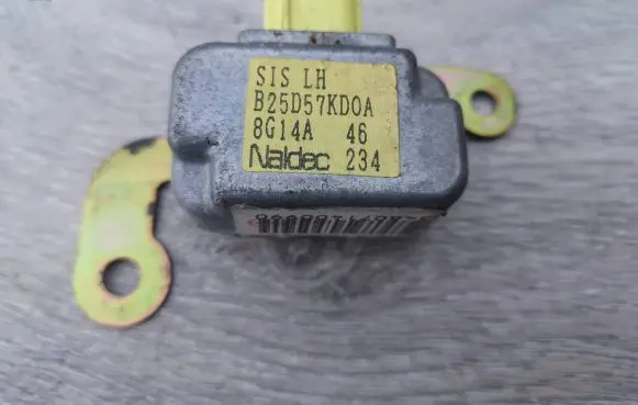 Mazda 323 Airbag deployment crash/impact sensor B25D57KD0A 8G14A