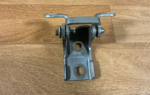 Opel Insignia A Front door upper hinge ES03A046574 1063