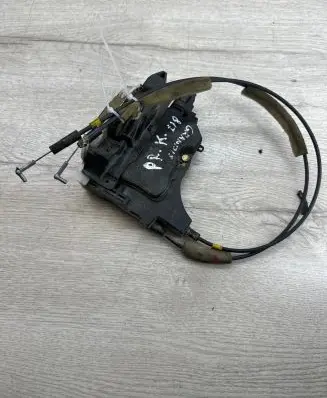 Mitsubishi Grandis Front door lock