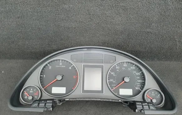 Audi A4 S4 B7 8E 8H Speedometer (instrument cluster) 8E0920981K RB4