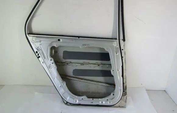 KIA Carens II Rear door