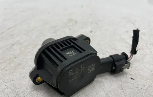 Skoda Octavia Mk4 Camshaft vanos timing valve 04E906048A