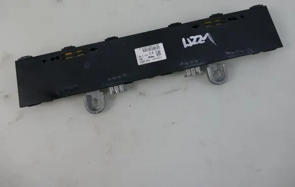 Mercedes-Benz S W221 Aerial antenna amplifier A2218204189 12415300 06T167