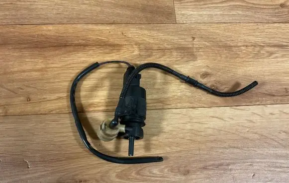Audi A6 S6 C6 4F Windscreen/windshield washer pump 1J0973722