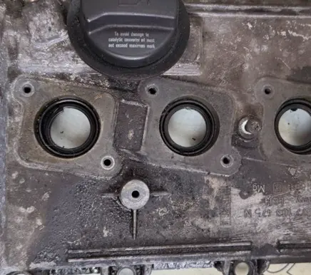 Audi A8 S8 D2 4D Rocker cam cover 077103475n