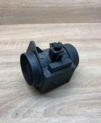 Volkswagen PASSAT B5 Mass air flow meter 074906461
