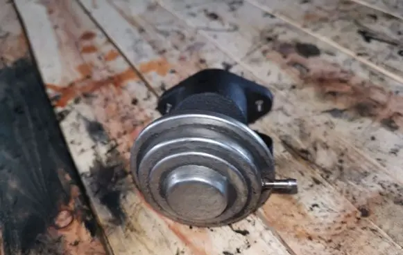 Audi A6 S6 C4 4A EGR valve 046131503A