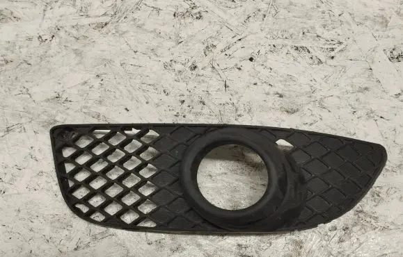Mitsubishi Lancer VIII Front fog light trim/grill 8321A089