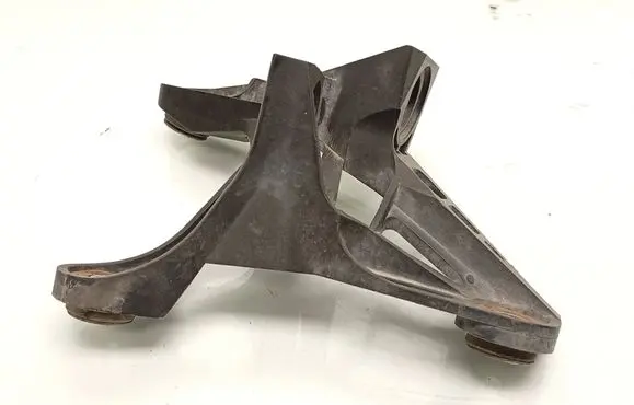 Volkswagen PASSAT B7 Gear shift cable bracket 1K0711789G