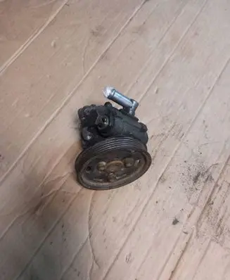 Volkswagen PASSAT B5.5 Power steering pump 8d0145155q