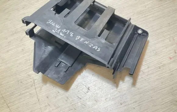 BMW 1 F40 Fuse box cover 586509