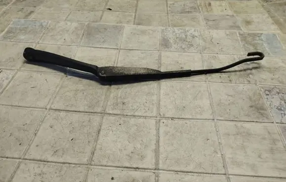 Saab 9-5 Front wiper blade arm 56671818