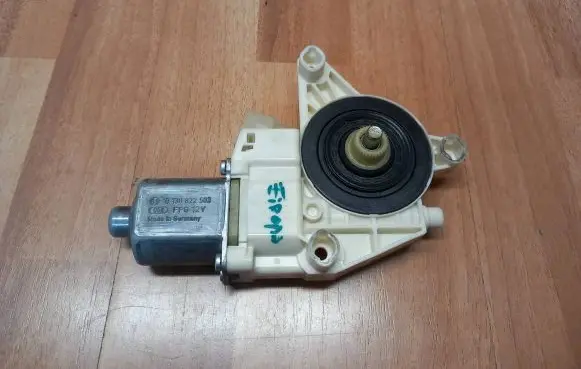 Mercedes-Benz C W204 Front door window regulator motor A2048200142 A2129066802 971219100