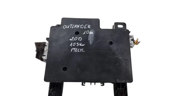 Mitsubishi Outlander Fuse module 8637A824