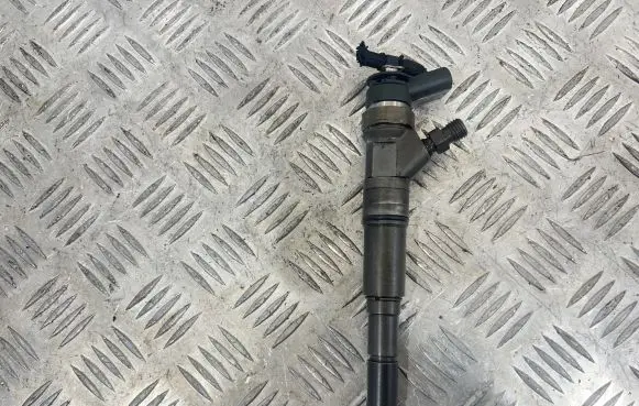 BMW 7 E65 E66 Fuel injector 0445110 7789661
