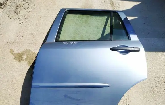 Mazda 2 Rear door melynos