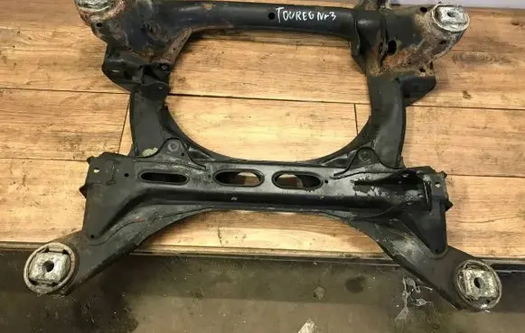 Volkswagen Touareg I Front subframe 7L0407747A
