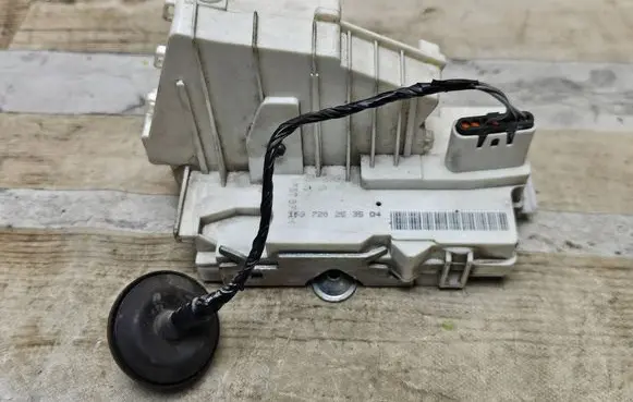 Mercedes-Benz B W245 Front door lock 1697202835