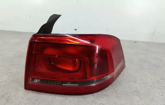 Volkswagen PASSAT B7 Rear/tail lights 3AE945096F