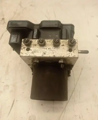 Mercedes-Benz Sprinter W906 ABS Pump A9069008401