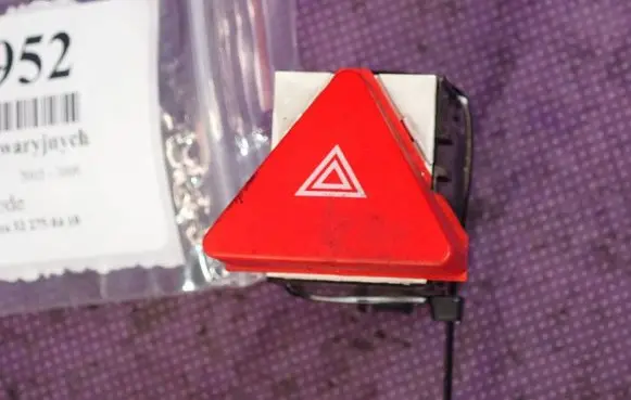 Volkswagen Touran I Hazard light switch 