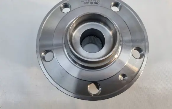 Volkswagen Passat Alltrack Front wheel hub 805657A