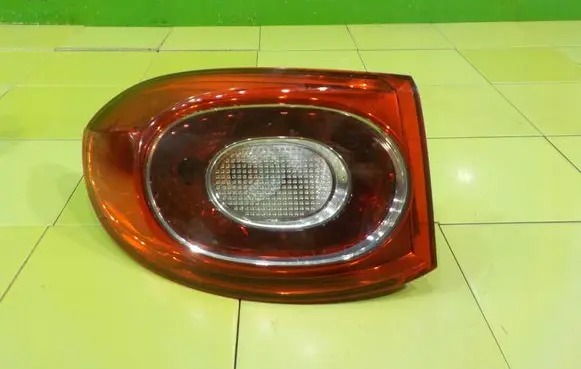 Volkswagen Tiguan Rear/tail lights 5N0945095F 18AB25