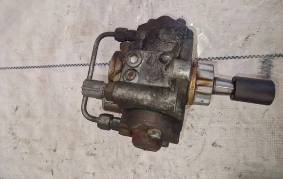 Nissan X-Trail T30 Fuel injection high pressure pump 2940000471