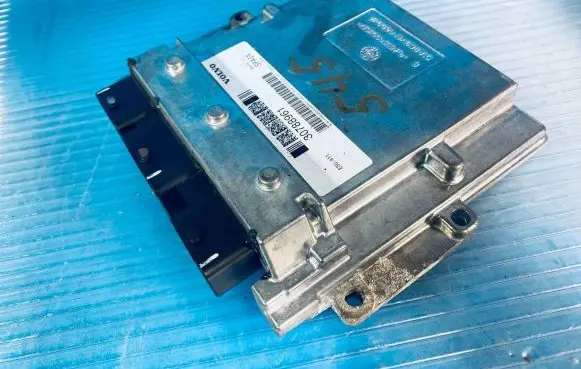 Volvo C30 Engine control unit/module 30788961