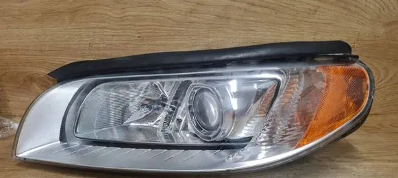 Volvo XC70 Headlight/headlamp 31214168