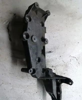 Volvo S60 Engine mounting bracket 9497106