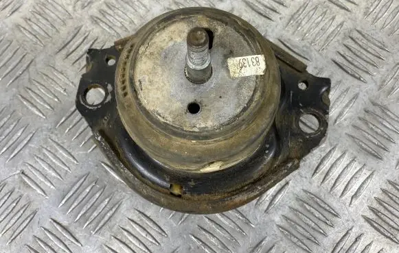 Jeep Grand Cherokee Engine mount bracket