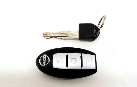 Nissan Qashqai Ignition key/card S180144202 S180144102