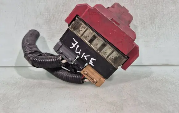 Nissan Juke I F15 Battery relay fuse F7052656