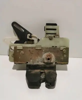Volvo V70 Loading door lock 1511011832
