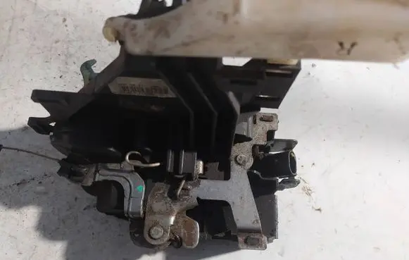 Volkswagen Multivan T5 Front door lock 3B1837016BR